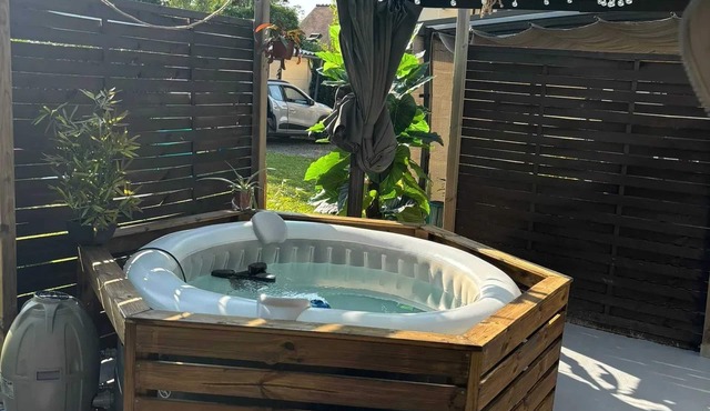 Homerez - House with spa and garden in Noé