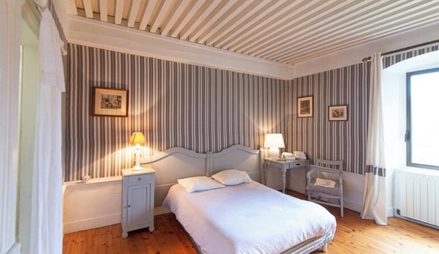 Homerez - Majestic Manor in Satillieu with Private Pool