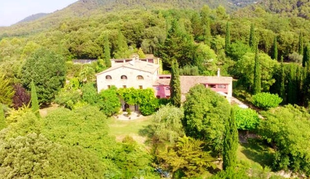 Homerez - Mansion for 19 ppl. with swimming-pool and terrace at Sales de Llierca
