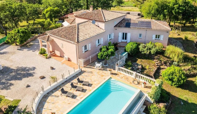 Homerez - Modern Apartment with Pool in Le Luc 70m²