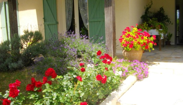 Homerez - Nice appartement for 4 ppl. with swimming-pool at Montpezat-de-Quercy