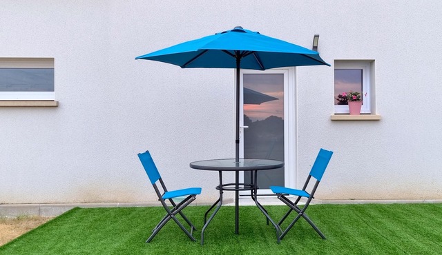 Homerez - Nice apartment for 2 ppl. with garden and terrace at Thorigné-sur-Dué