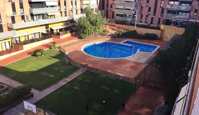 Homerez - Nice appartement for 6 ppl. with shared pool and jacuzzi at Terrassa