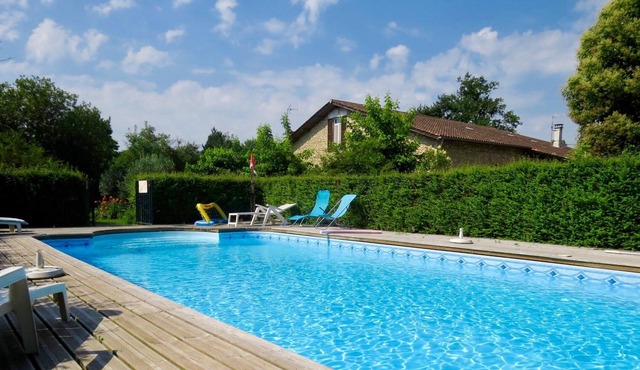 Homerez - Nice appartement for 8 ppl. with shared pool and terrace at Blaignac