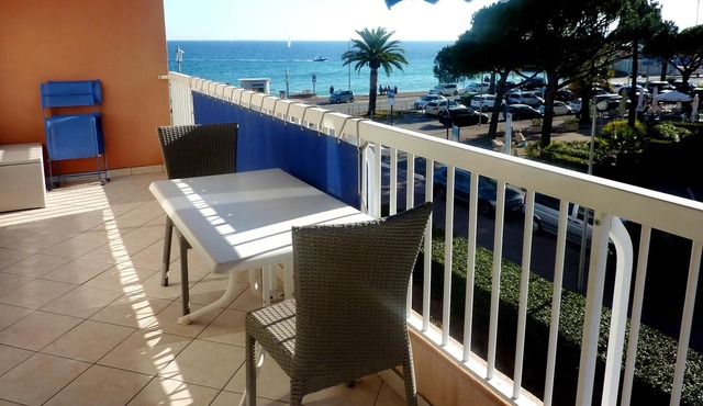 Homerez - Nice appartement for 4 ppl. with sea view and balcony at Fréjus