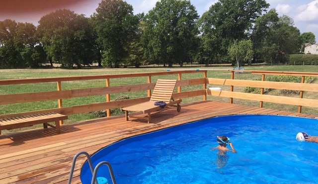 Homerez - Nice bungalow for 6 ppl. with shared pool and terrace at Saint-Pardoux