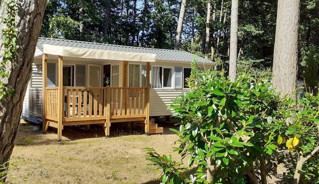 Homerez - Nice bungalow for 5 ppl. with shared pool and terrace at Saint-Chéron