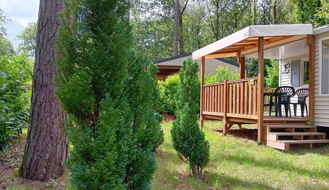 Homerez - Nice bungalow for 5 ppl. with shared pool and terrace at Saint-Chéron