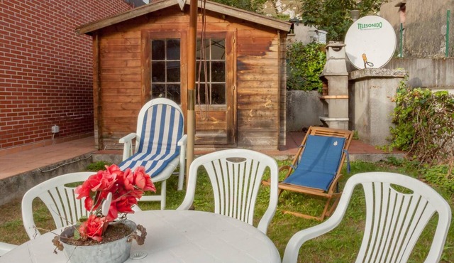 Homerez - Nice chalet for 3 ppl. with garden at Bustablado