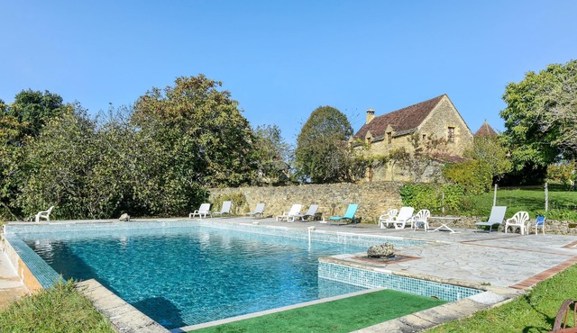 Homerez - Nice house for 4 ppl. with shared pool at Beynac-et-Cazenac