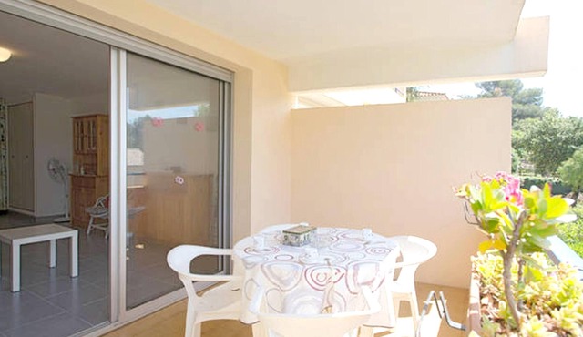 Homerez - Nice studio 400 m away from the beach for 4 ppl. at Bormes-les-Mimosas