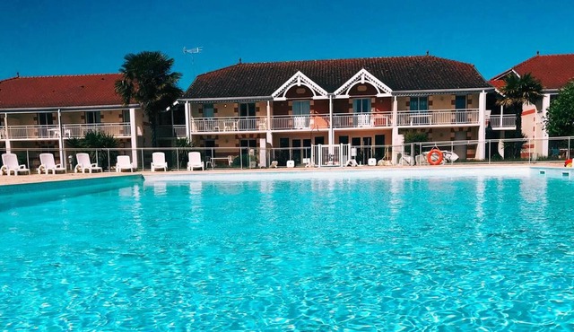 Homerez - Nice appartement 1 km away from the beach for 6 ppl. with shared pool