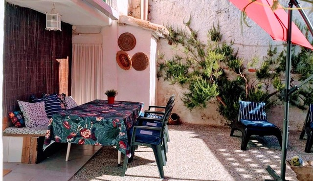 Homerez - Nice house with garden and terrace & Wifi