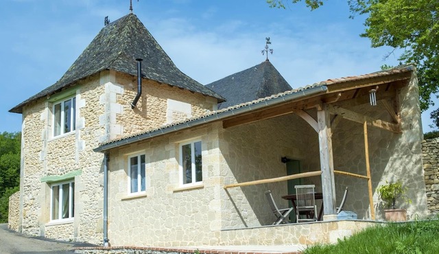 Homerez - Nice house for 2 ppl. with shared pool and terrace at La Bachellerie