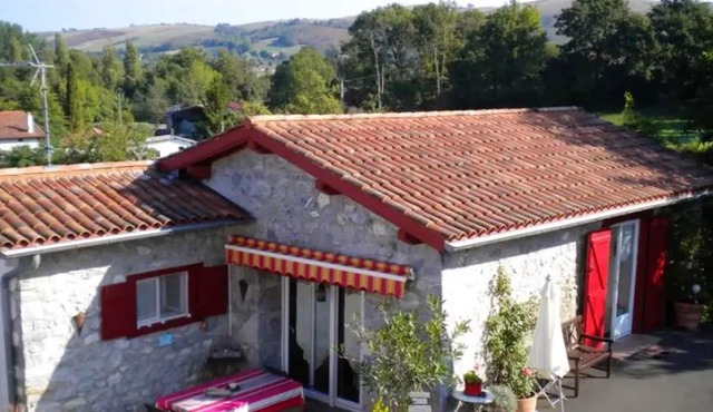 Homerez - Nice house for 3 ppl. with garden and terrace at Saint-Esteben