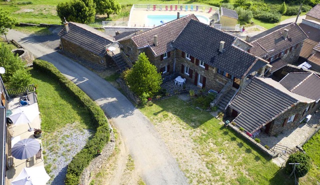 Homerez - Nice house for 6 ppl. with shared pool and terrace at Gravières