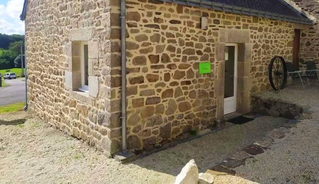 Homerez - Nice house for 3 ppl. with shared pool and terrace at Rostrenen