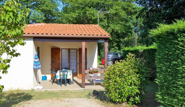 Homerez - Nice house for 4 ppl. with shared pool and terrace at Estang