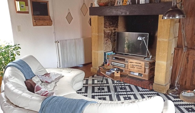 Homerez - Nice house for 8 ppl. with terrace at Tursac