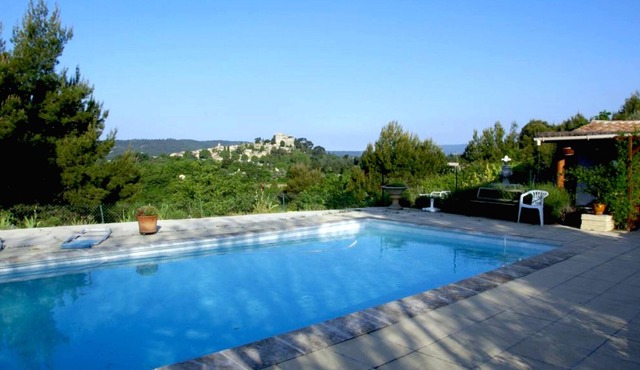 Homerez - Nice house for 4 ppl. with shared pool, garden and terrace at Ansouis