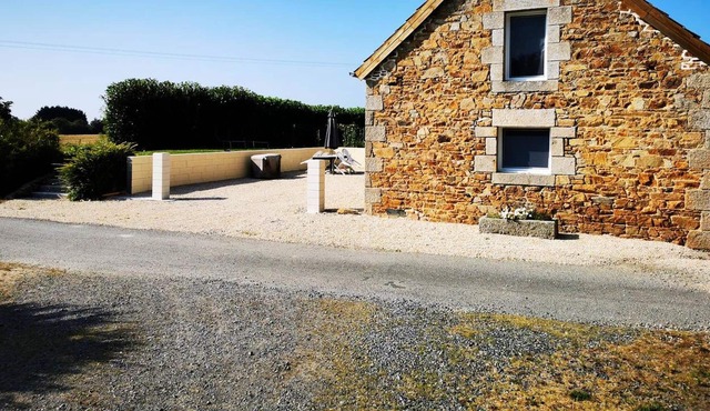 Homerez - Nice house for 3 ppl. with garden at Hillion