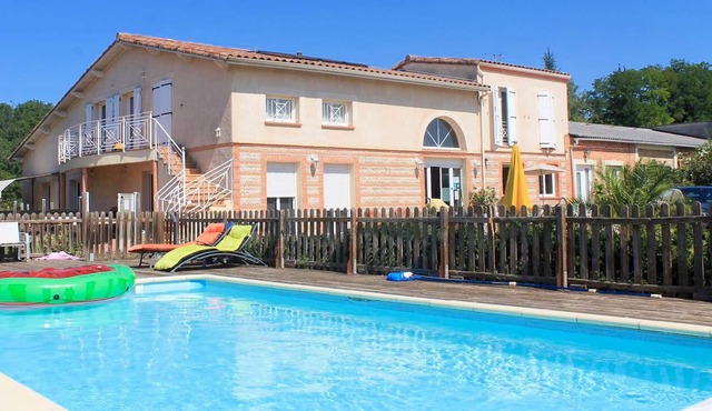 Homerez - Nice house for 5 ppl. with shared pool and terrace at Latrape