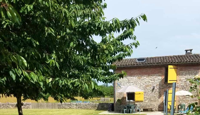 Homerez - Nice house with garden and terrace & Wifi