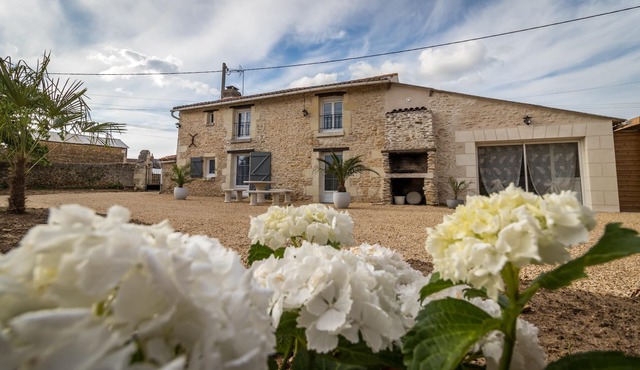 Homerez - Nice house with garden and terrace & Wifi