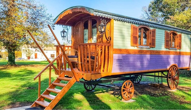 Homerez - Nice property for 2 ppl. with shared pool at Bussac-Forêt