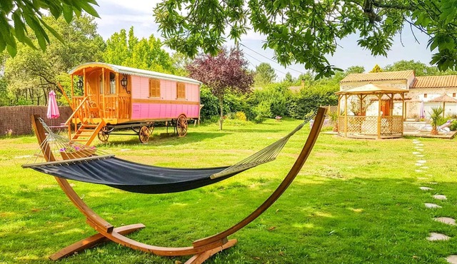 Homerez - Nice property for 2 ppl. with shared pool and garden at Bussac-Forêt