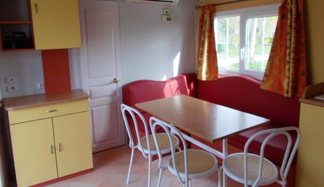 Homerez - Nice property for 4 ppl. with terrace at Beynes
