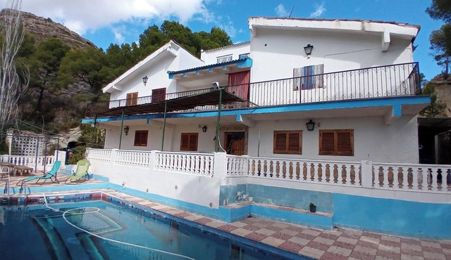 Homerez - Picturesque Villa in Chulilla with Private Pool