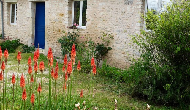 Homerez - Property for 3 ppl. with garden and terrace at La Mothe-Saint-Héray