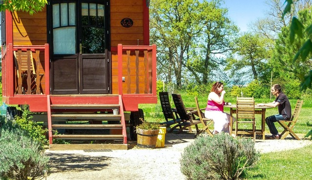 Homerez - Property for 2 ppl. with shared pool, terrace and balcony at Pauilhac