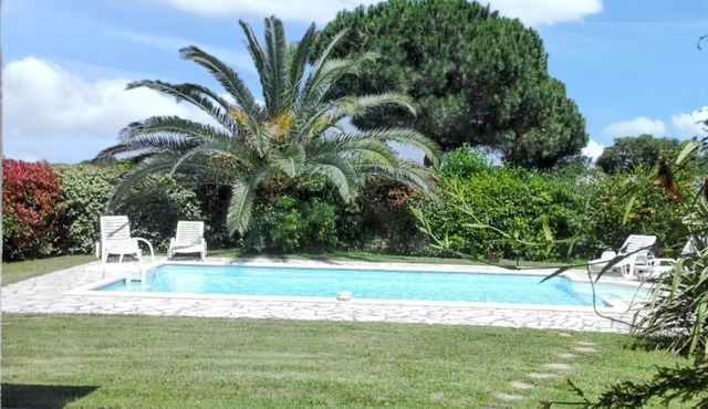 Homerez - Relaxing Villa in Solaro with Private Pool and Garden