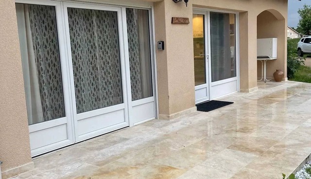 Homerez - Renovated Apartment in Lapte with Terrace 40 m²