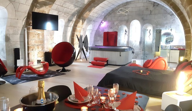 Homerez - Studio for 2 ppl. with jacuzzi and terrace at Ambrières-les-Vallées