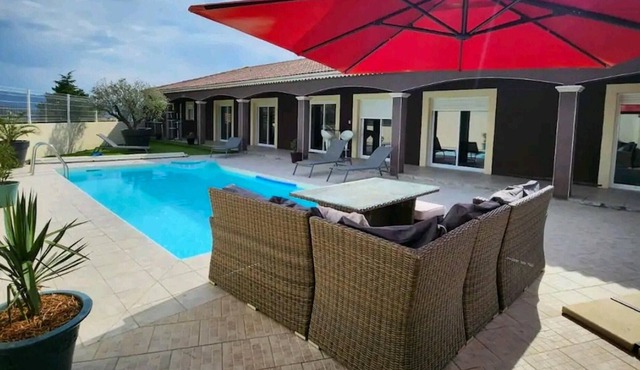 Homerez - Spacious villa for 8 ppl. with swimming-pool at Beaufort-sur-Gervanne