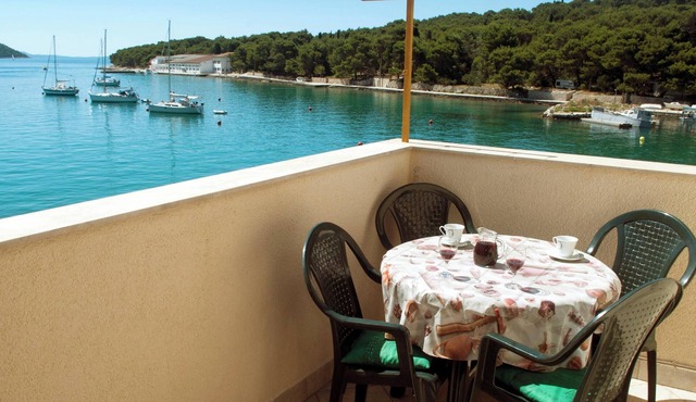 Homerez - Sea View Apt in Prvić Luka
