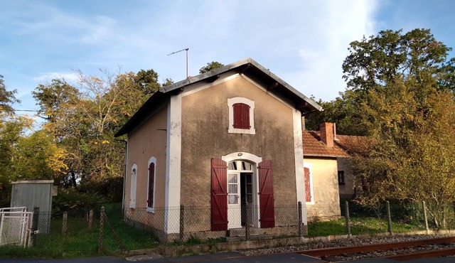 Homerez - Spacious house for 7 ppl. at Lathus-Saint-Rémy