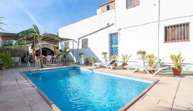 Homerez - Spacious Villa near La Riera de Gaia
