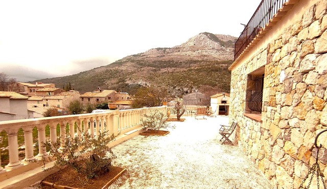 Homerez - Spacious appartement for 6 ppl. with terrace at Escragnolles