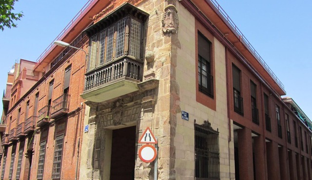 Homerez - Spacious apartement for 4 ppl. with balcony at Ciudad Real