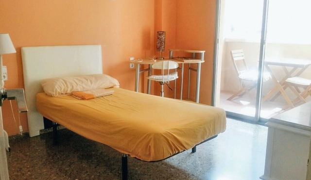 Homerez - Spacious Apartment with Garden in Valencia