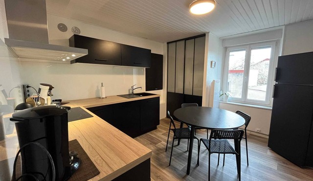 Homerez - Spacious Apartment with 4 Bedrooms in Golbey