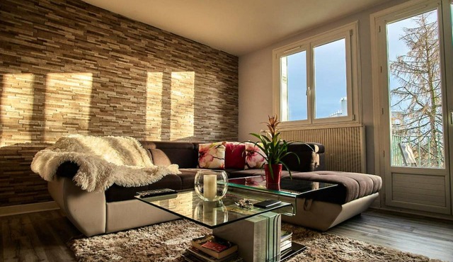 Homerez - Spacious Apartment in Nevers with Balcony and Parking