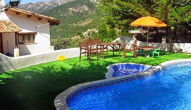 Homerez - Spacious Apartment in Yeste with Shared Pool