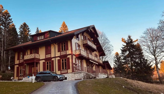 Homerez - Spacious Chalet in Bullet with Mountain View