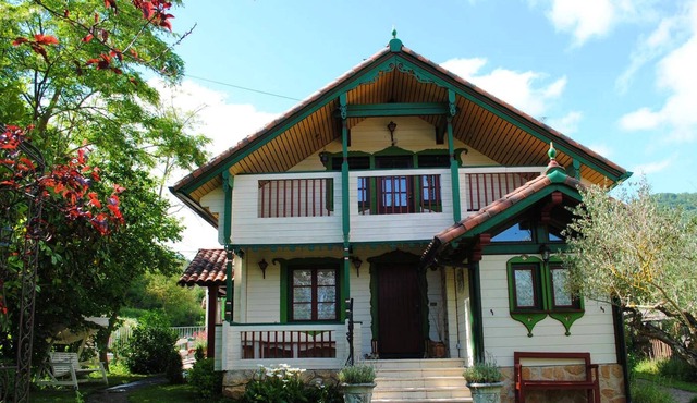 Homerez - Spacious chalet for 8 ppl. with garden, terrace and balcony at Sabando