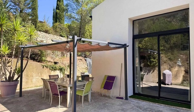 Homerez - Spacious Family House in Aubais 185 m² with Garden